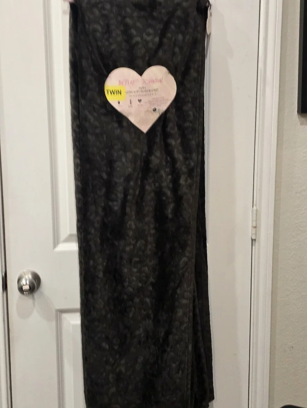 Betsey Johnson Leopord Print Plush Twin Throw Blanket- Black